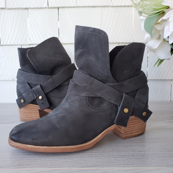 UGG Shoes - UGG Australia Elora Ankle Bootie